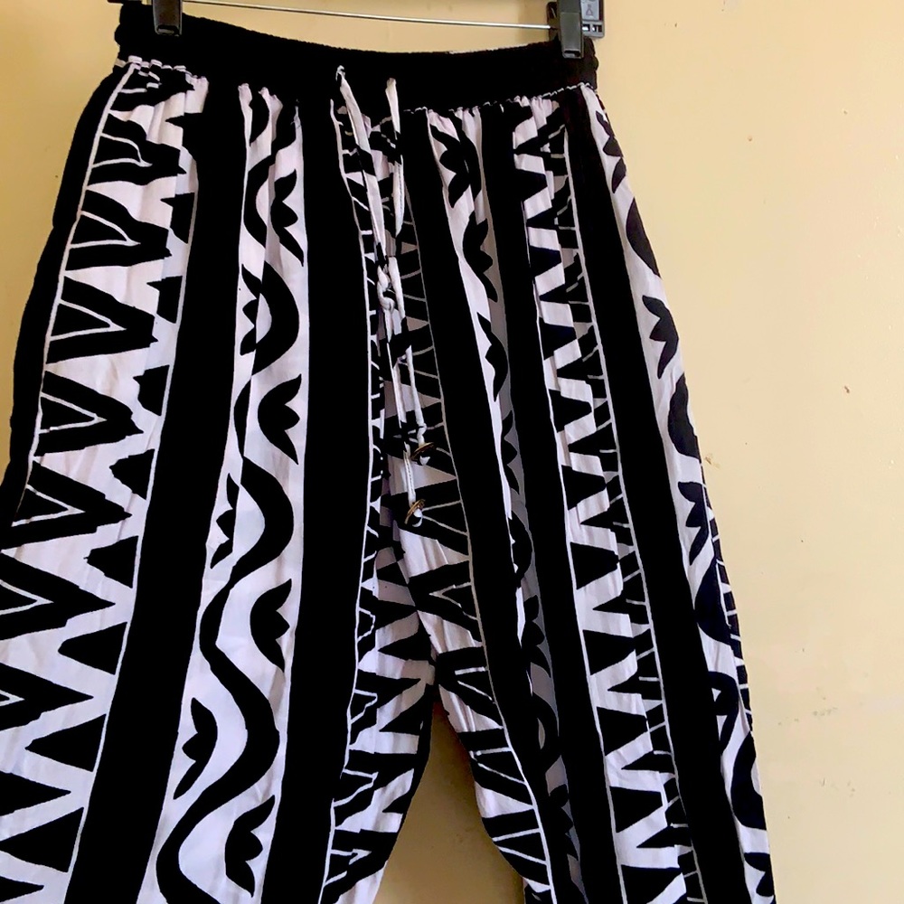 From Sarong company, size 2x , black & while.
